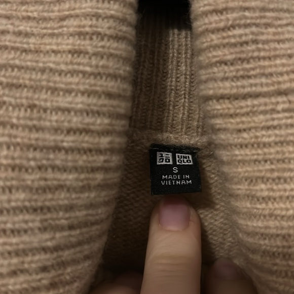 Uniqlo beige rollneck wool - Picture 3 of 5